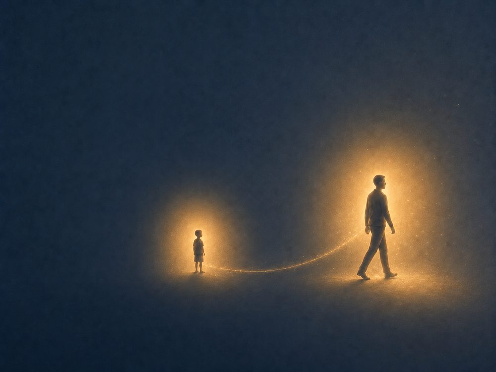 Silhouette d'un homme adulte qui marche, relié par un fil de lumière à la silhouette d'un petit enfant resté en arrière sur un fond sombre texturé, illustrant l'article Pourquoi le passé peut-il rester présent.